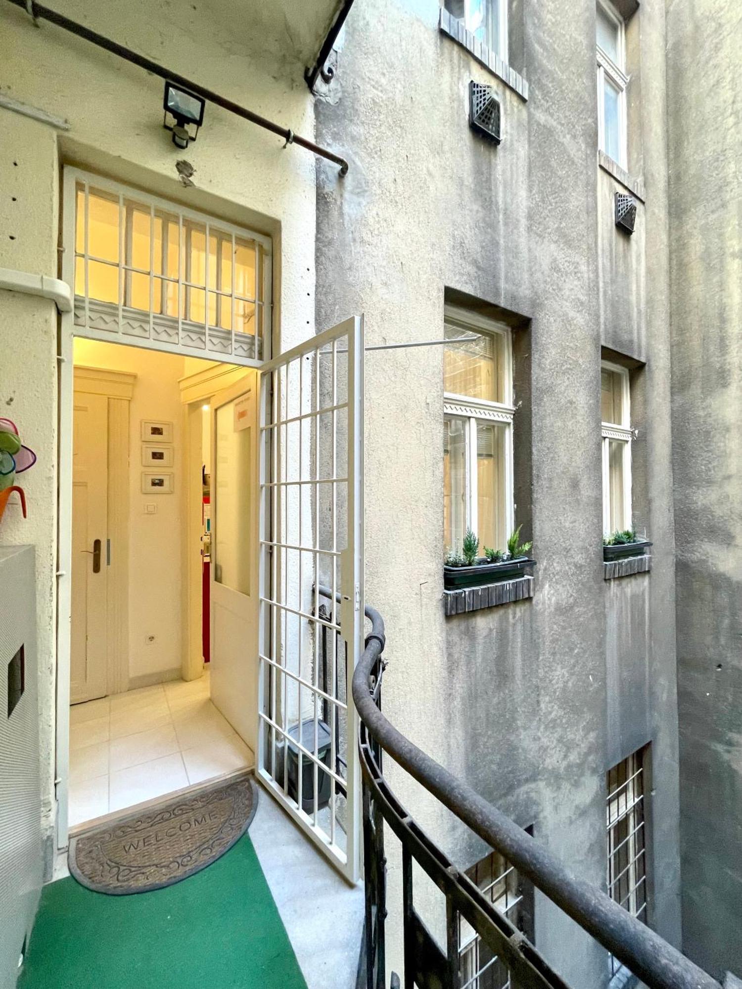 Rainbow Pearl Apartment At St Stephen' S Basilica Budapeşte Dış mekan fotoğraf